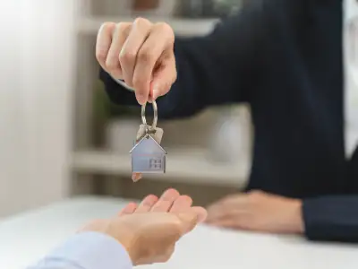 Recibir llaves de una casa nueva